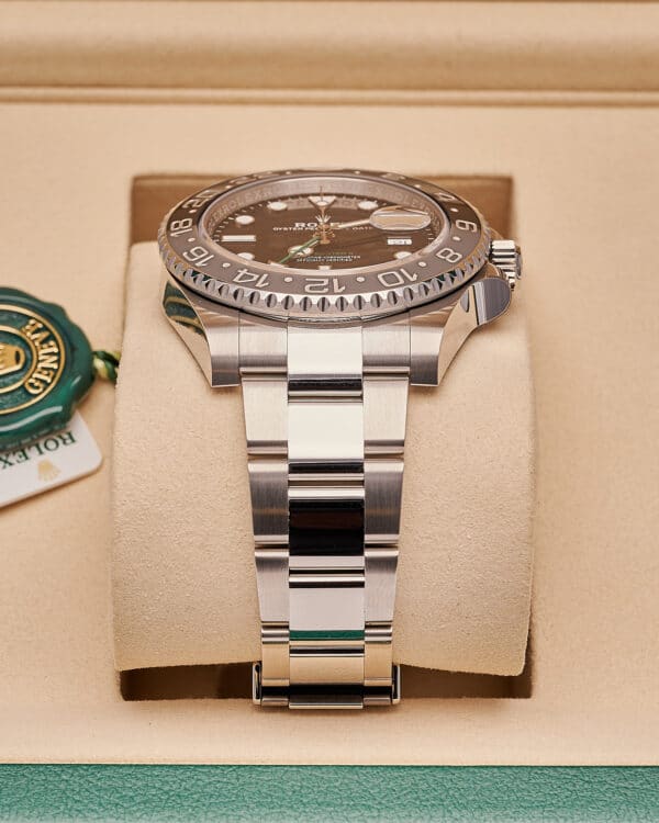 Rolex GMT ii 126710GRNR 2026 Bruce Wayne Oyster - view 2