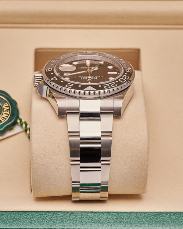 Rolex GMT ii 126710GRNR 2026 Bruce Wayne Oyster - view 3
