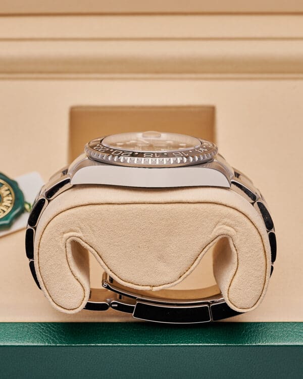 Rolex GMT ii 126710GRNR 2026 Bruce Wayne Oyster - view 5