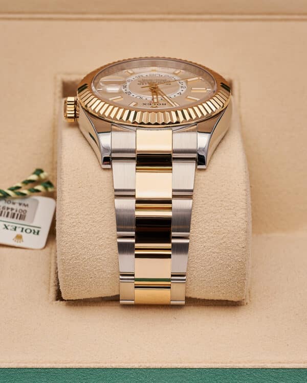 Rolex Sky-Dweller 326933 2019 White - view 3