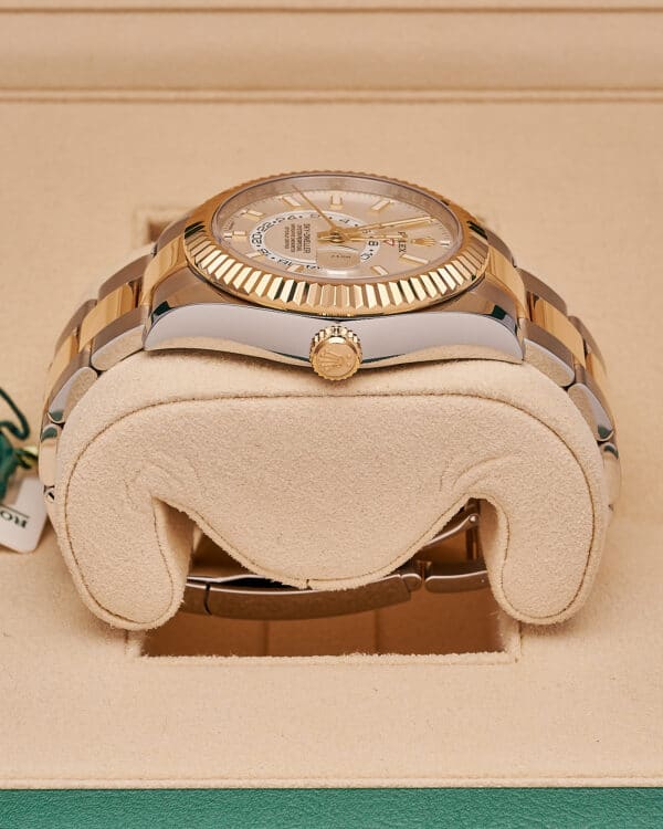 Rolex Sky-Dweller 326933 2019 White - view 6
