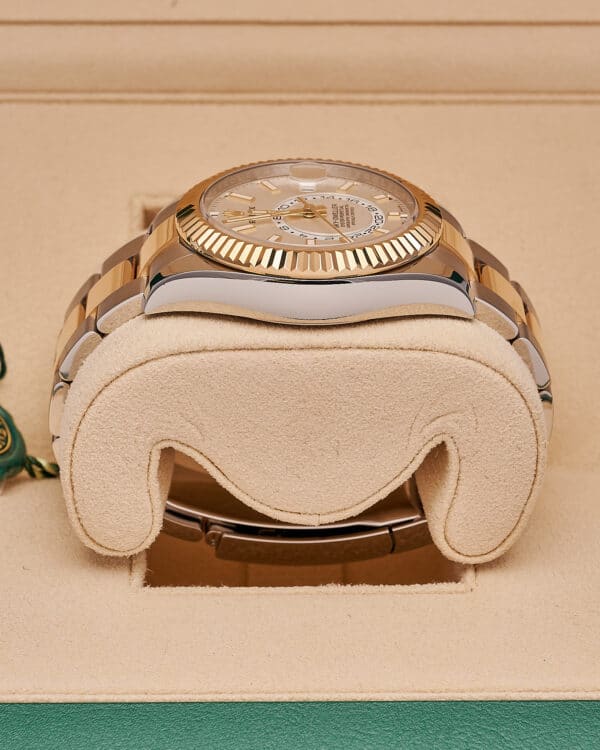 Rolex Sky-Dweller 326933 2019 White - view 7