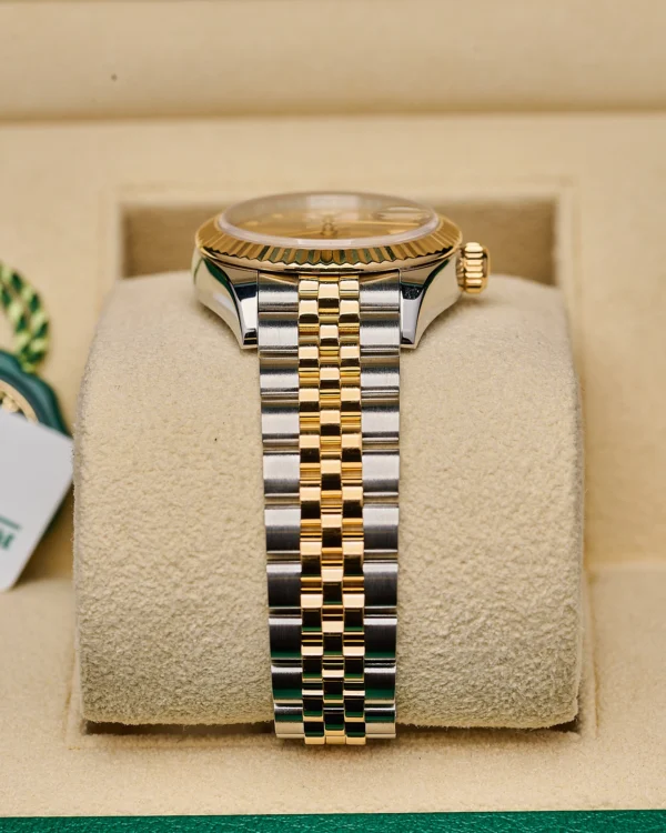 The strap of the Rolex Datejust 279173 Champagne 2022