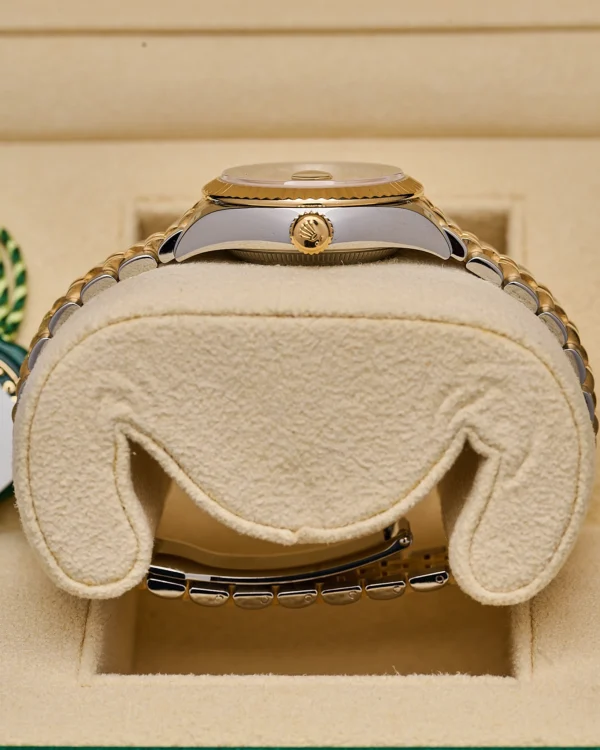 The side of the Rolex Datejust 279173 Champagne 2022
