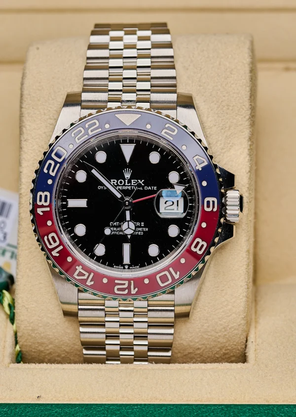 The face of the Rolex GMT ii 126710BLRO Pepsi Jubilee 2021