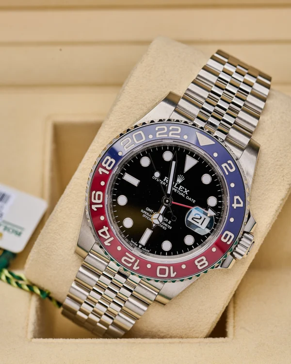 The face of the Rolex GMT ii 126710BLRO Pepsi Jubilee 2021