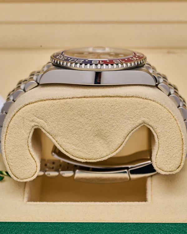 The side of the Rolex GMT ii 126710BLRO Pepsi Jubilee 2021