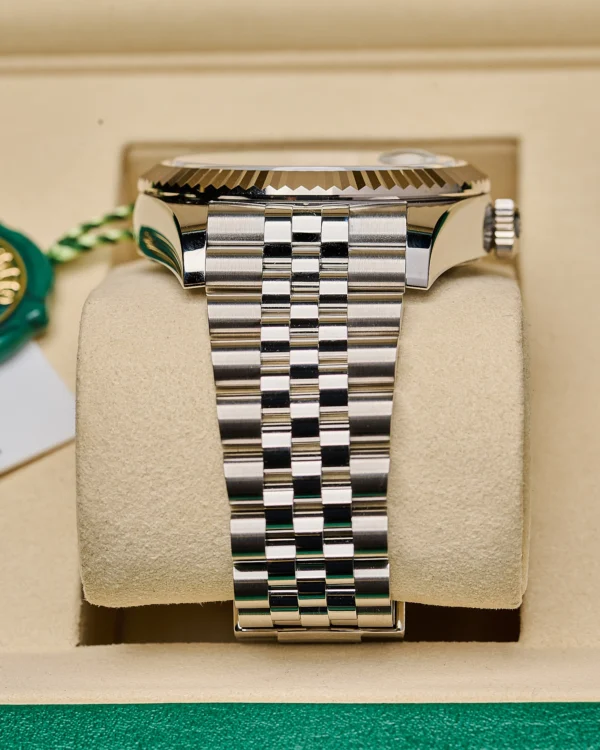 The straph of the Rolex Skydweller 336934 Green Jubilee 2025