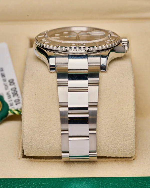 The strap on the Rolex Yachtmaster 126622 Rhodium 2022