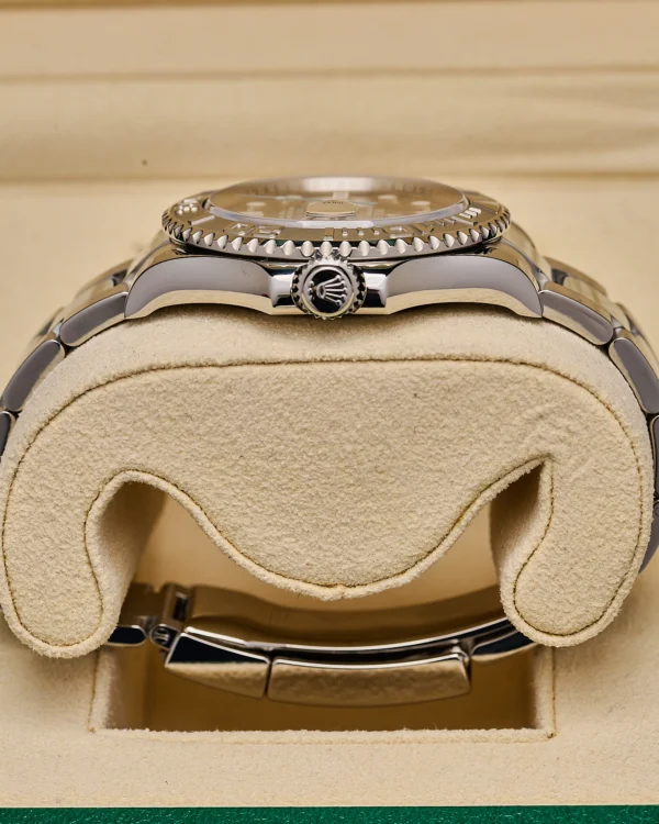The side of the Rolex Yachtmaster 126622 Rhodium 2022