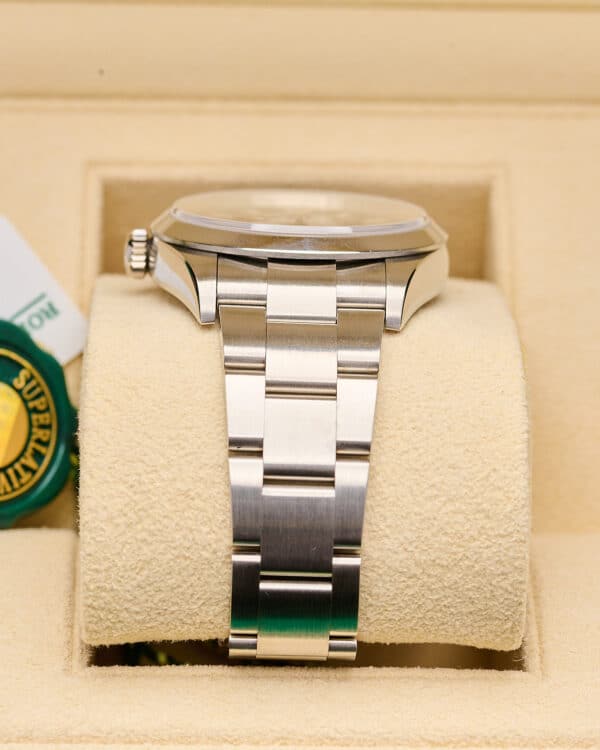 Rolex Explorer 124270 2026 Black 36mm - view 3