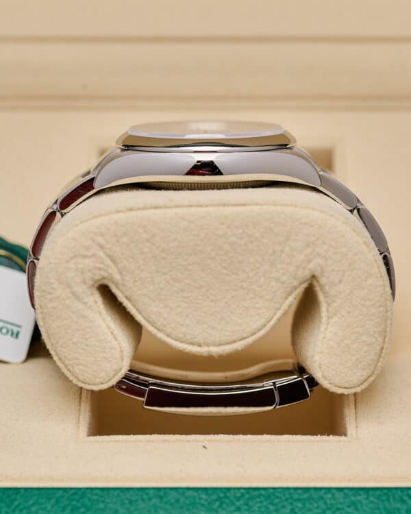 Rolex Oyster Perpetual 126000 2025 Lavender 36mm - view 6