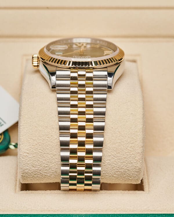 Rolex Datejust 126233 2021 36mm Olive Green Diamond 6 9 - view 3