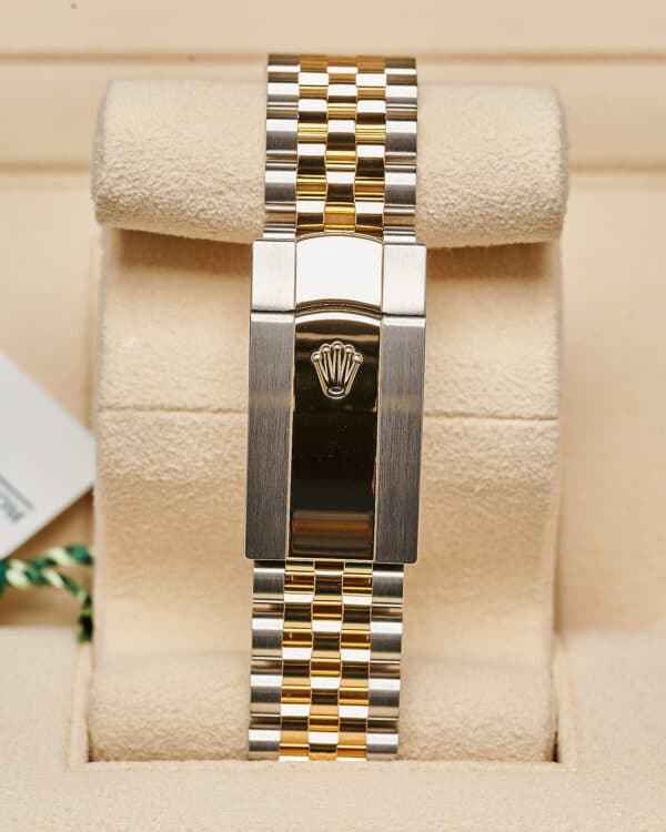 Rolex Datejust 126233 2021 36mm Olive Green Diamond 6 9 - view 4