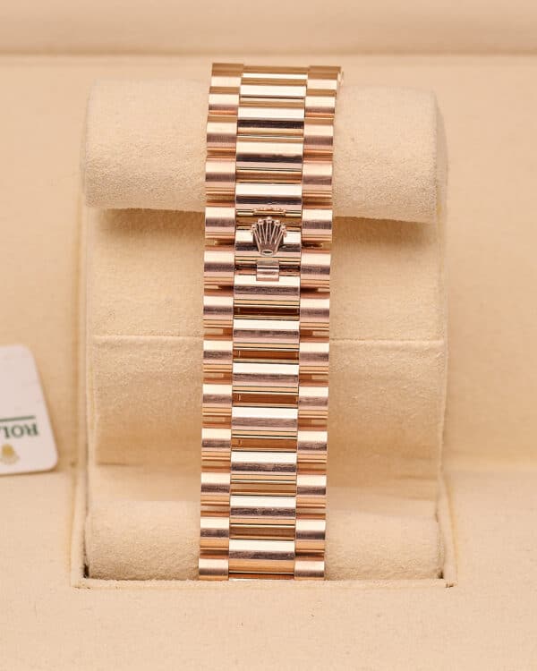 Rolex Day-Date 40 228235 2023 Chocolate Diamond Baguette - view 4