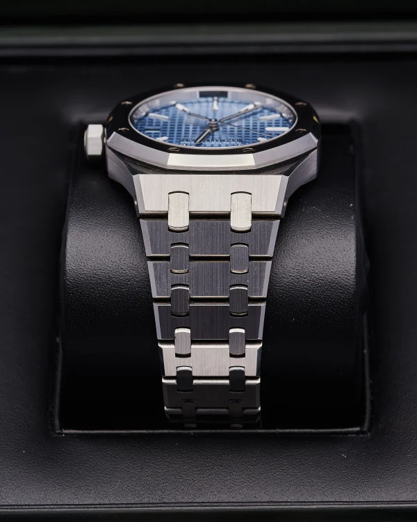 Audemars Piguet Royal Oak 15550ST 2024 Ice Blue 37mm - view 3