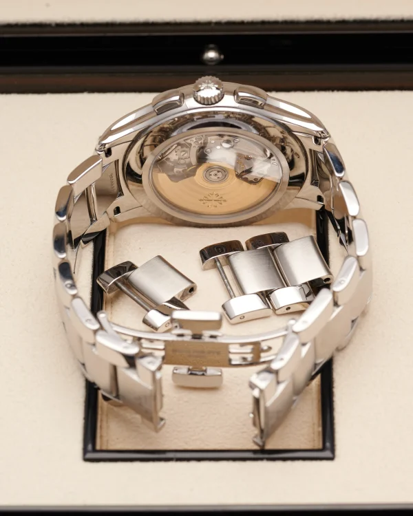 Patek Philippe Annual Calendar 5905/1A Green 2022 - view 8